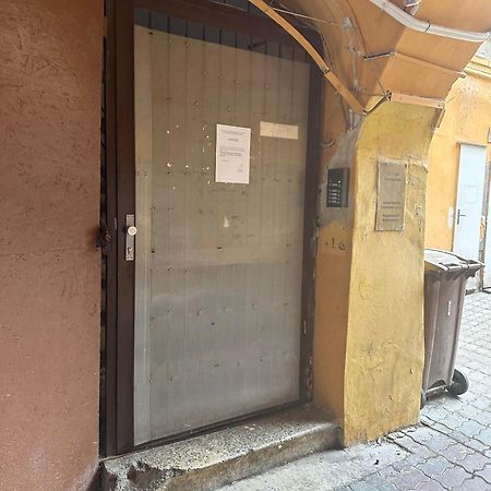 A Private Room In City Center In Bratislava Exterior foto
